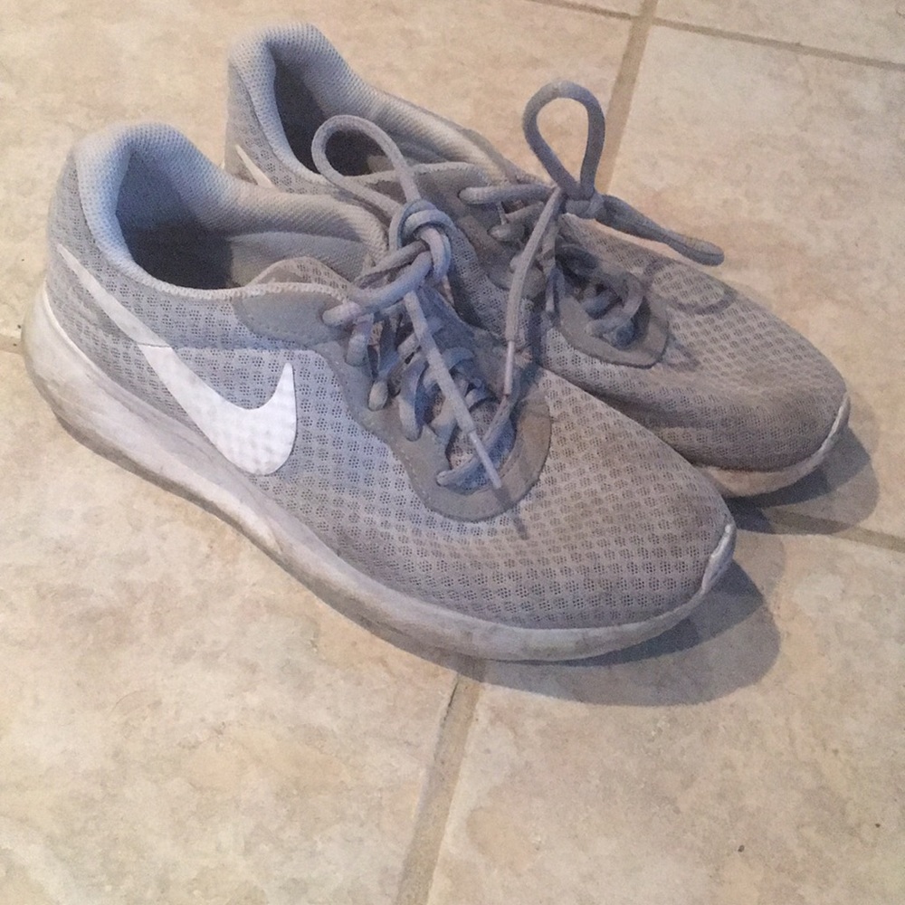 Women’s Nike sneakers